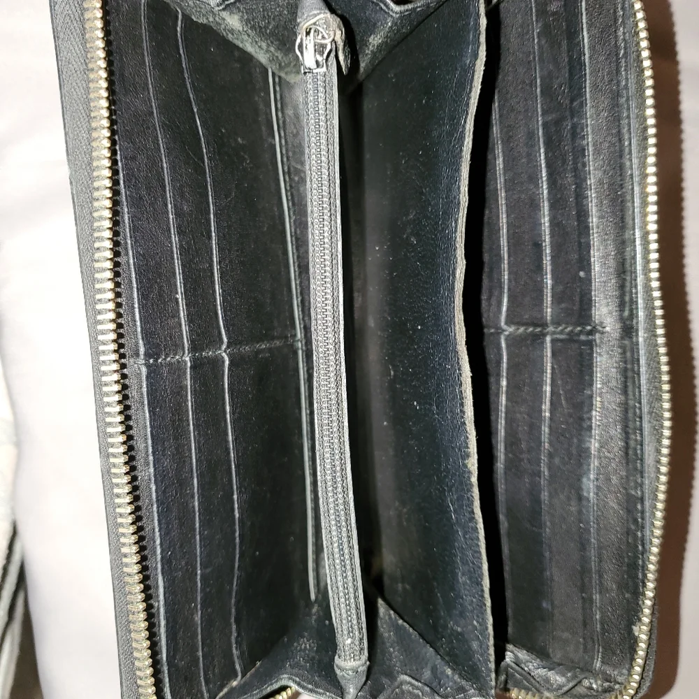 Gucci Black Gucci Signature Zip Wallet - Picture 8 of 16